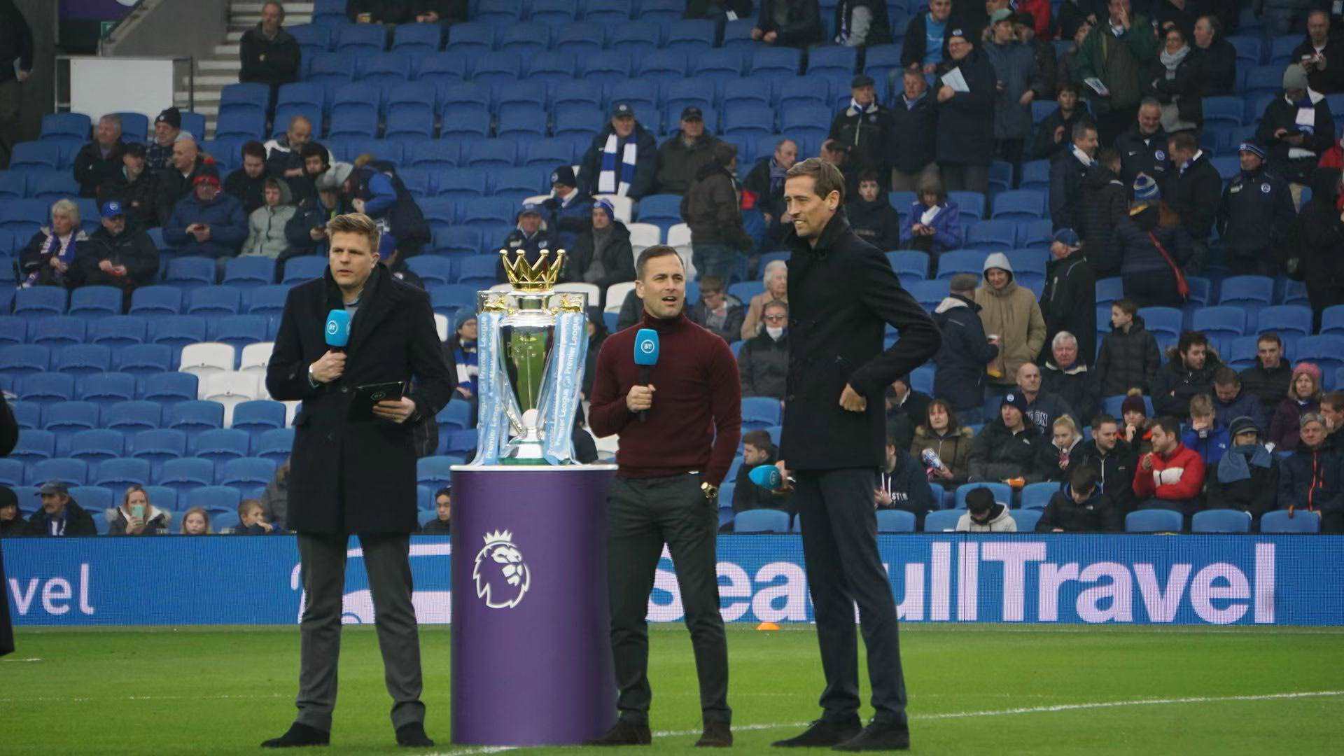 气氛所干扰 气氛所干扰